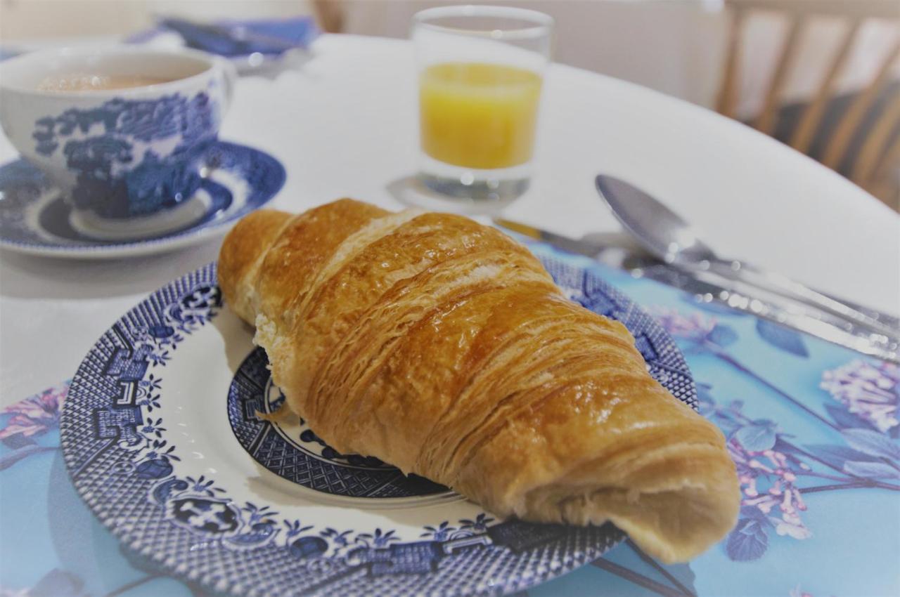 Bed and Breakfast Dove House Bishop's Cleeve Esterno foto