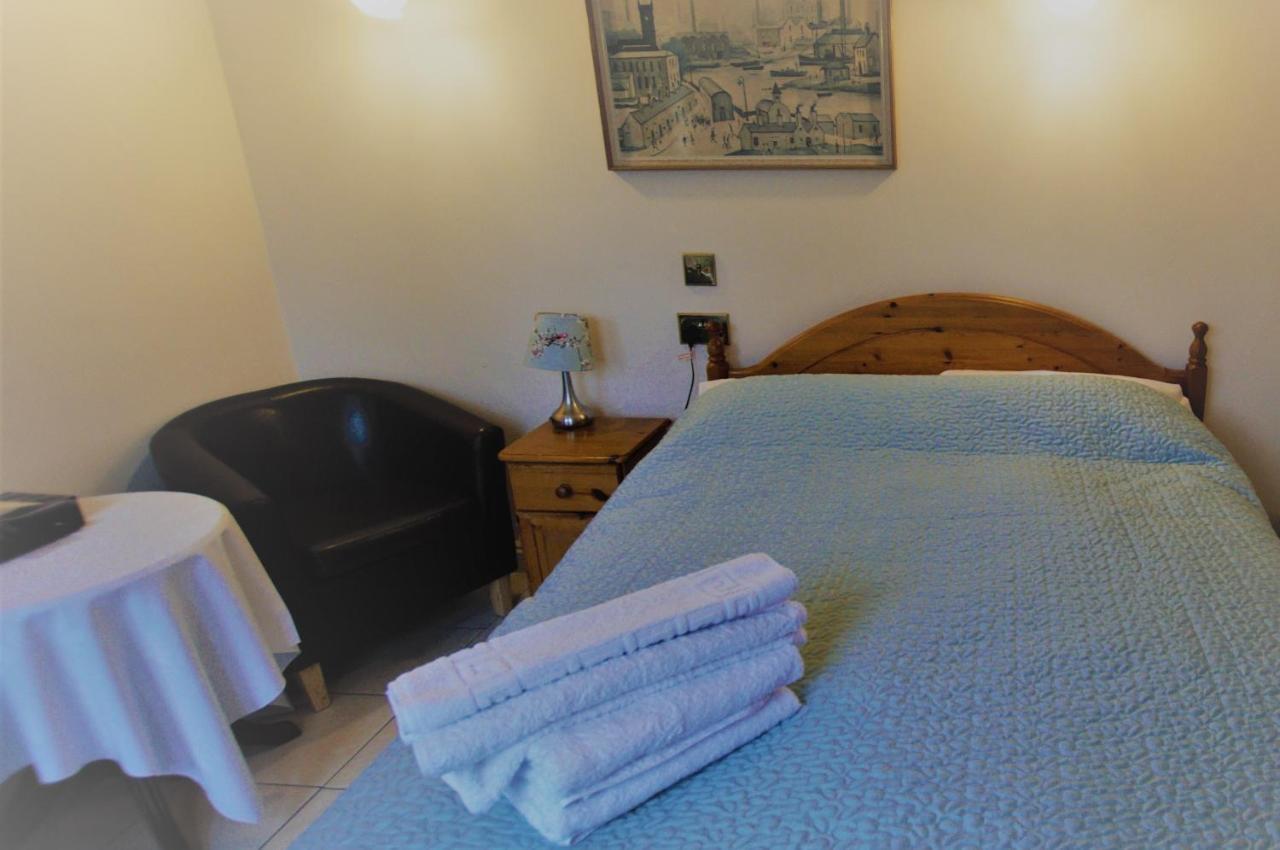 Bed and Breakfast Dove House Bishop's Cleeve Esterno foto