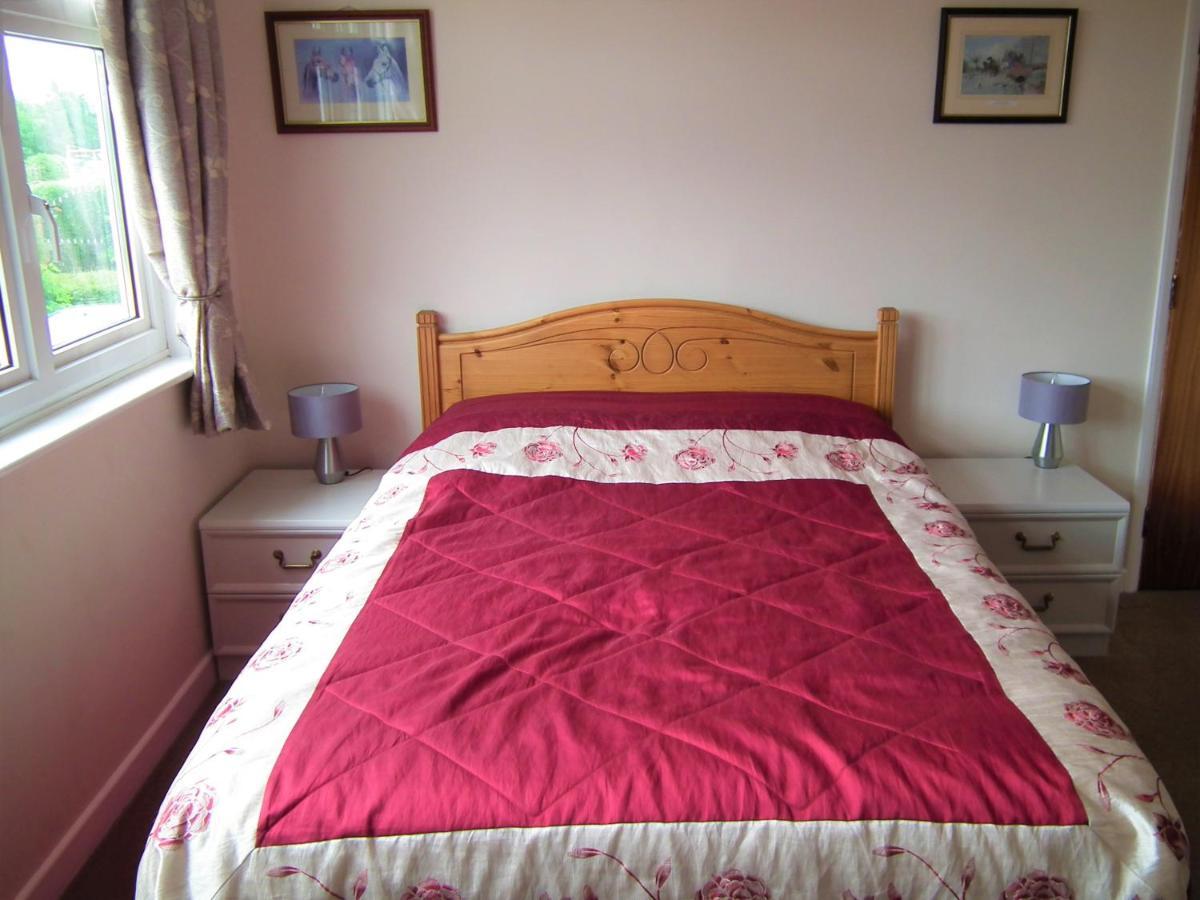 Bed and Breakfast Dove House Bishop's Cleeve Esterno foto